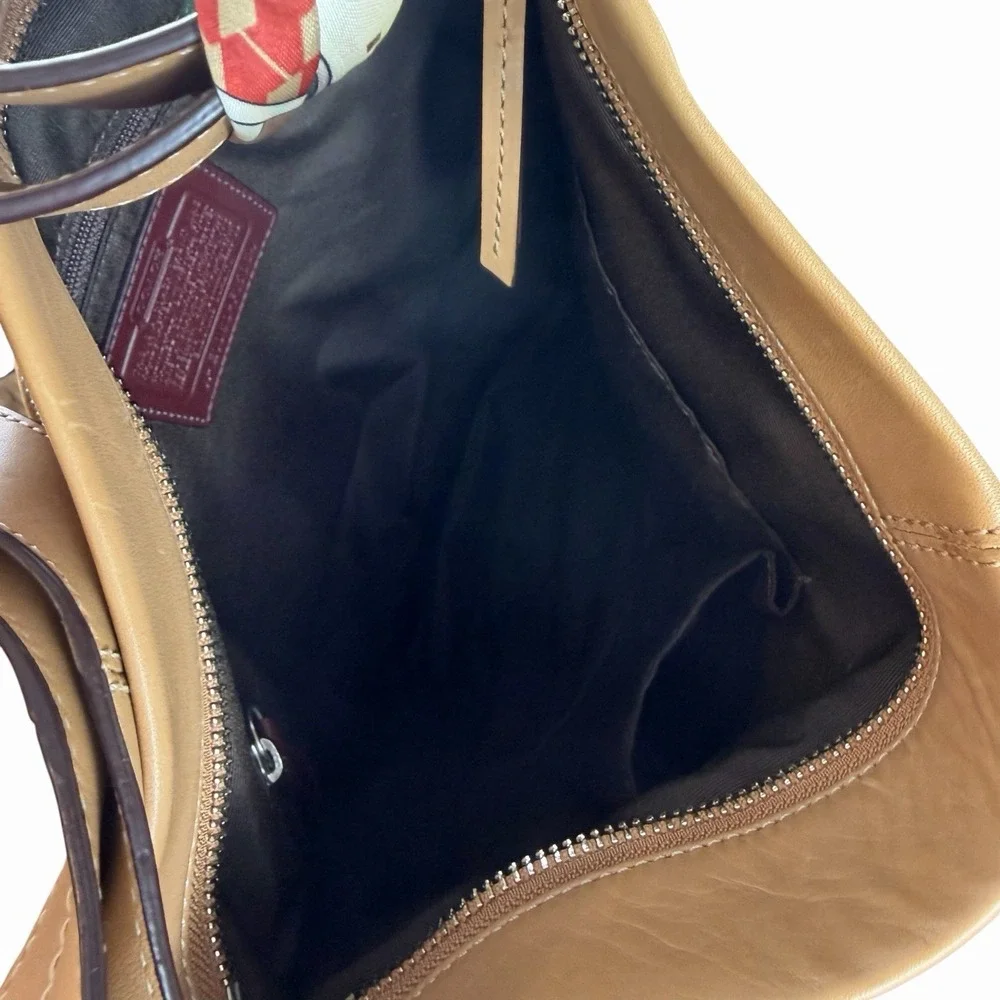 Coach Vintage Large Tan Brown Leather Classic Shoulder Satchel Purse Bag Charms